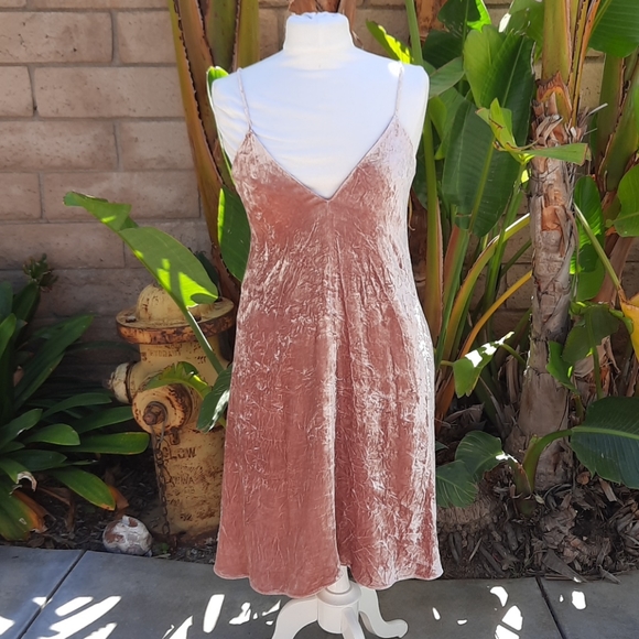 Theory Dresses & Skirts - Theory pink crushed velvet slip dress new 6